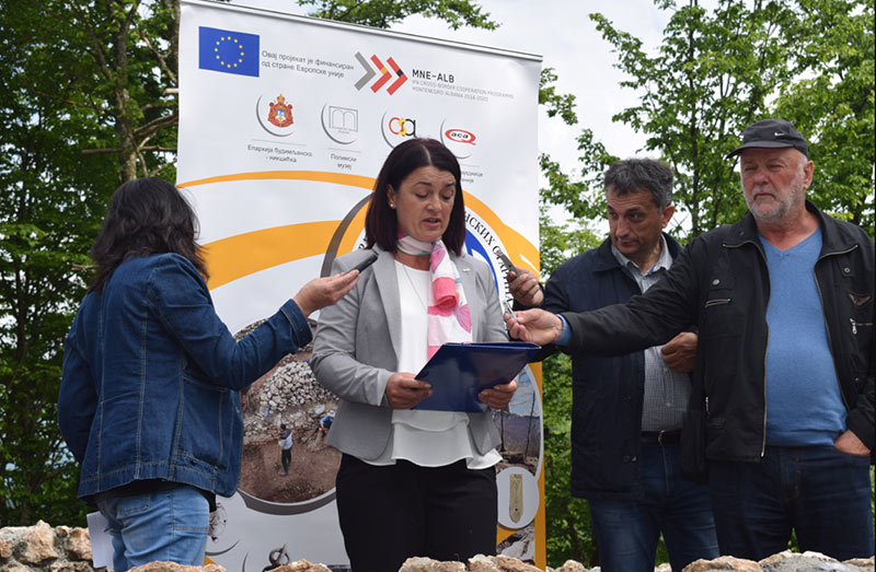 Прва прес конференција